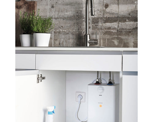 Small storage undersink boiler 5 liters low pressure with plug